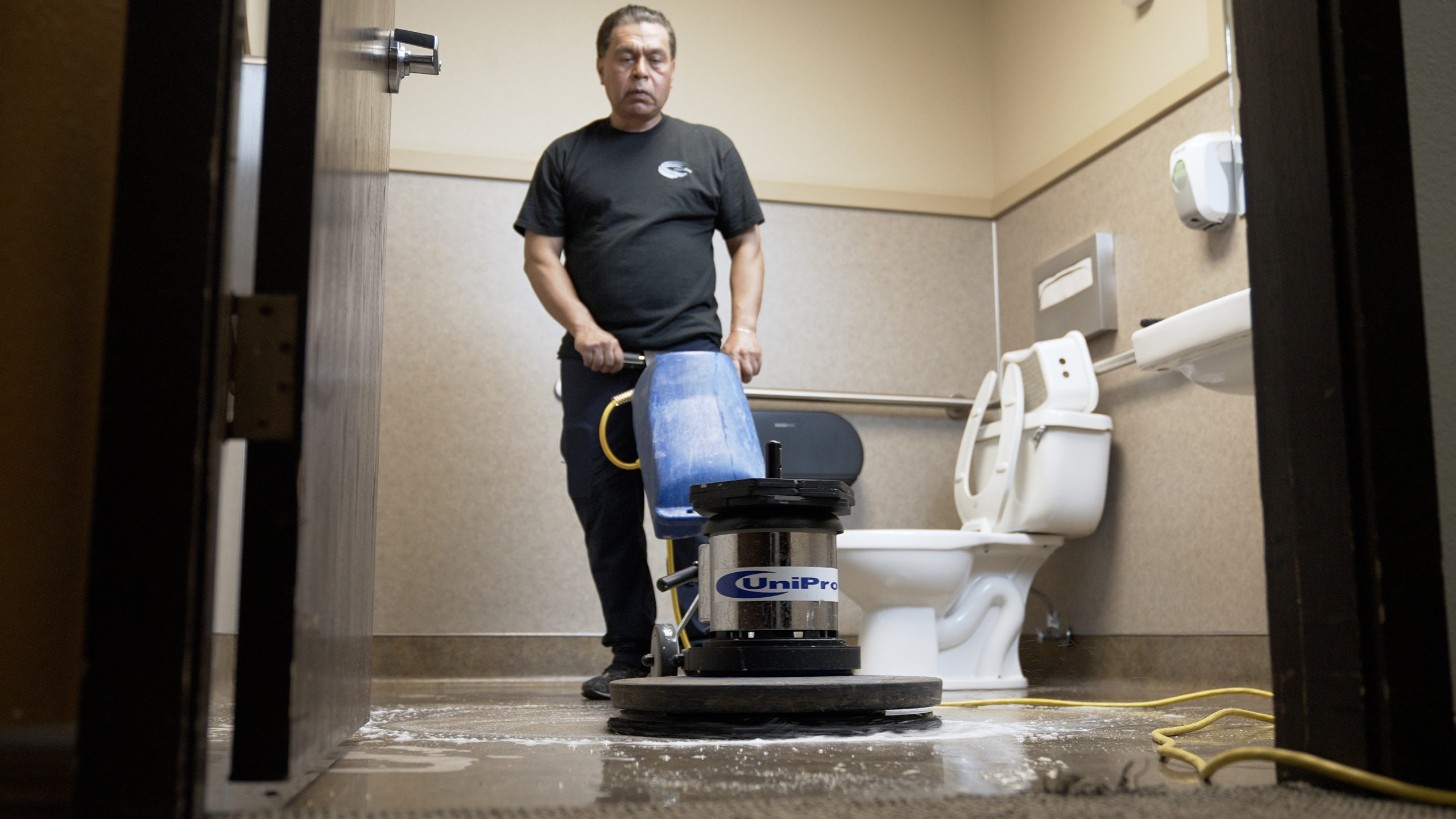 How to Choose an Office Cleaning Company in Tacoma–Fife, WA  